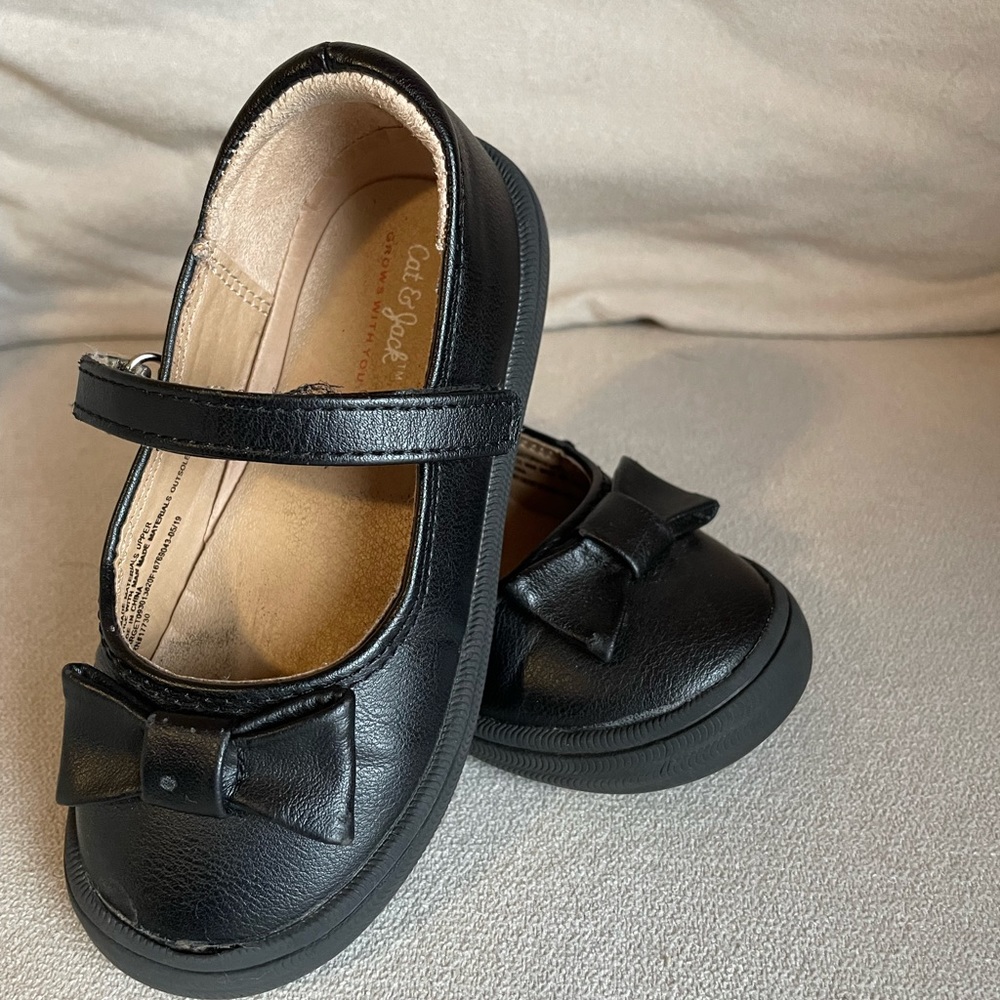Cat and Jack girls shoes sz 8